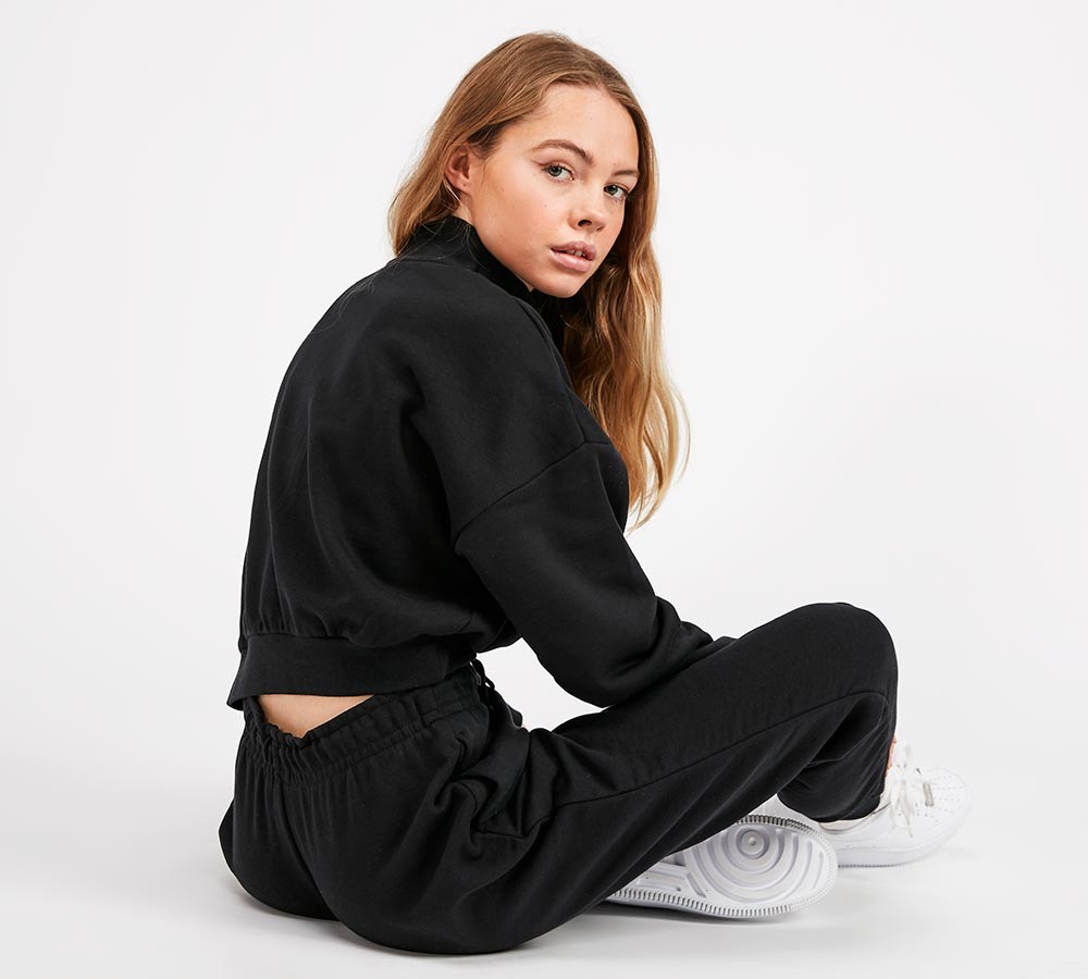 Nike Womens Essential Half Zip Crop Sweatshirt